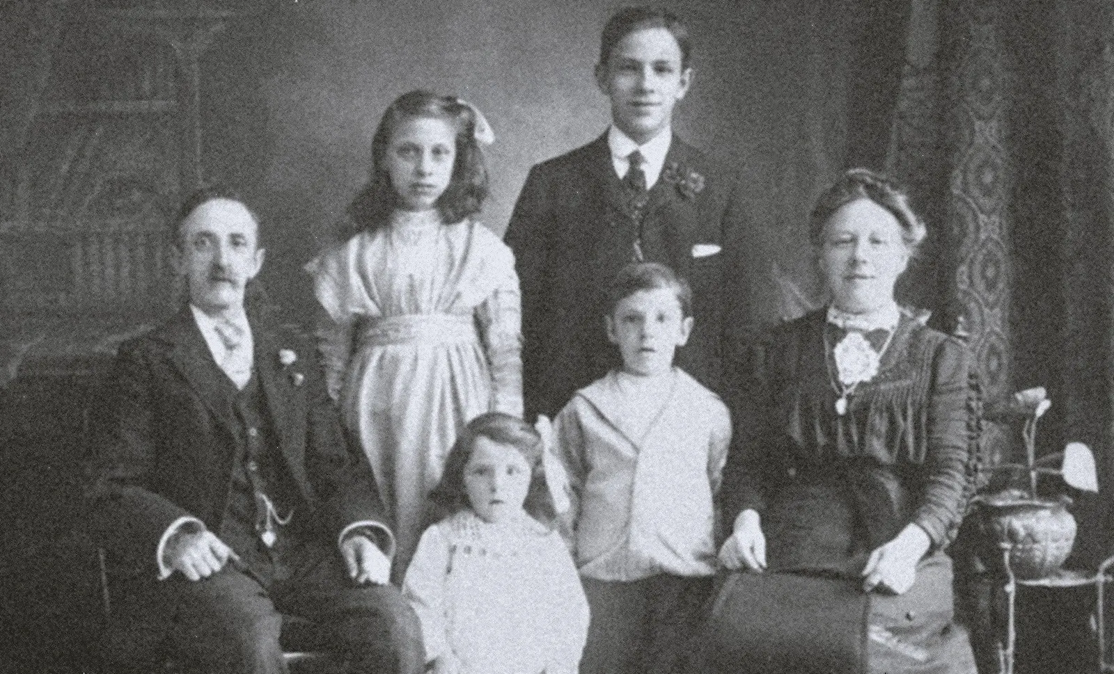 Fade and contrast recovery: an example of a restored vintage portrait